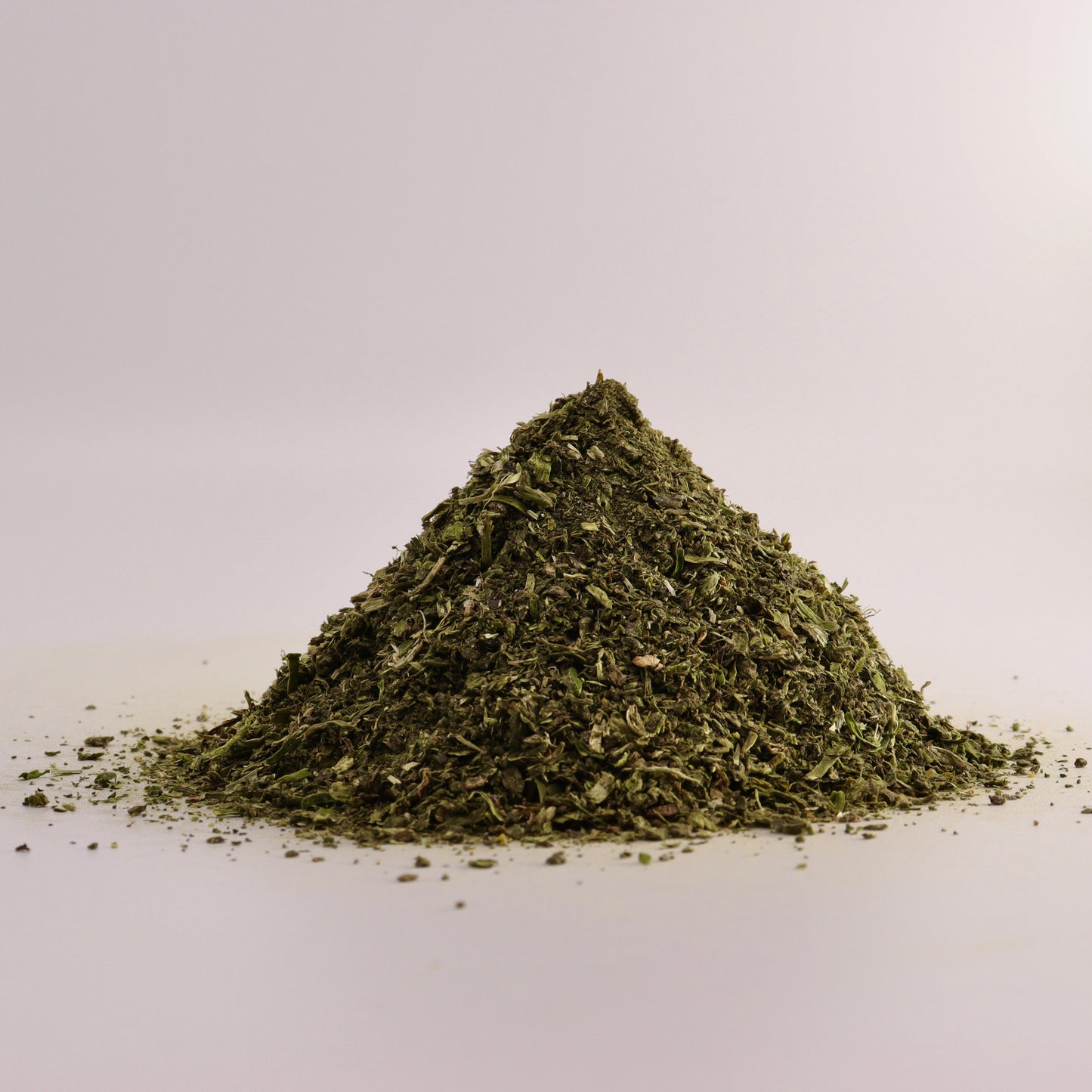 Luzernemehl_Luzernedünger_Alfalfameal_livingsoil_dünger_vegan_pflanzlich_NK-Dünger_Triacontanol