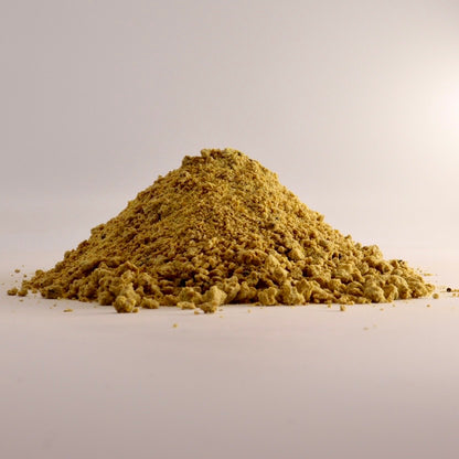 Senfpresskuchen-gemahlen-Senfmehl-Senfsaat-Presskuchen-organischer-NPK-Dünger-Vorteile-Grundstoff-LivingSoil